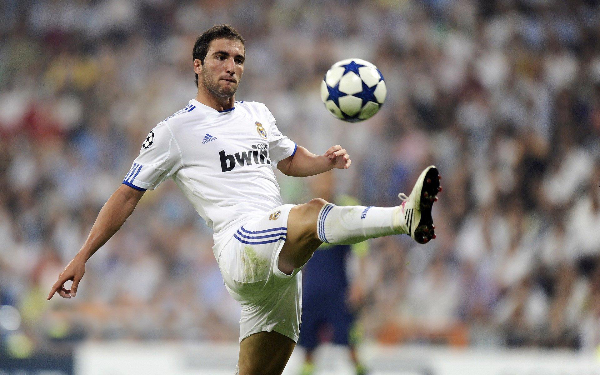 英媒曝热刺与利兹联竞逐门兴新星乌尔里希，德甲新锐或成今夏防线抢购目标